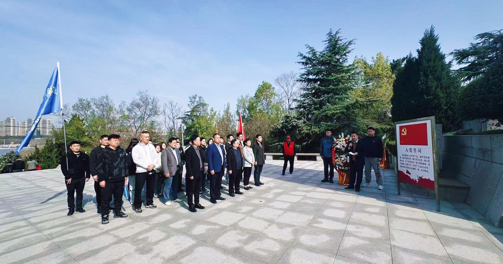 【蚌埠市办事处】清明祭英烈 初心永传承|安徽省防水防腐保温行业协会驻蚌埠市办事处联合多家单位开展烈士陵园祭扫活动