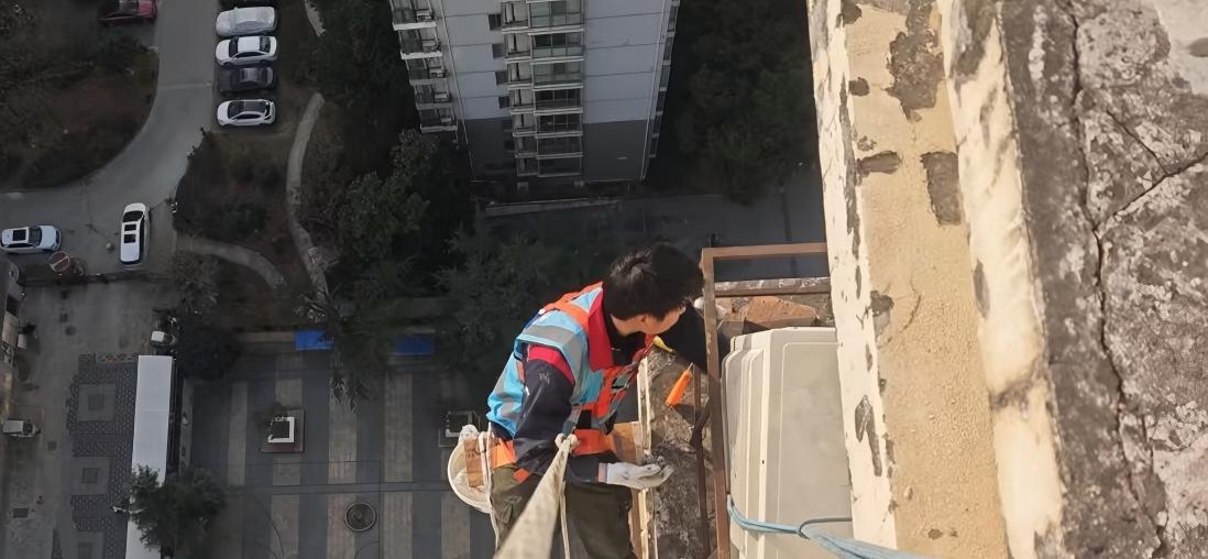 技术回访暖人心 安居护航再出发——“房大夫”公益修缮进社区后续服务纪实