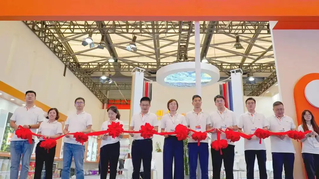 亚士大零售概念店亮相涂博会